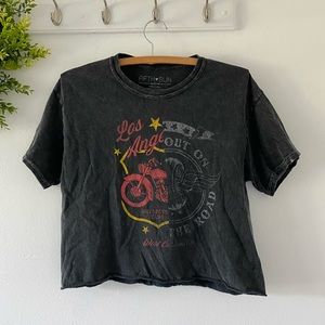 Fifth sun cropped graphic shirt. Size Medium/small.
